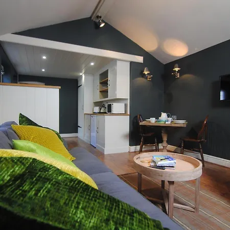 Courtyard Cottages Lymington, 2 Adults Only Exterior photo