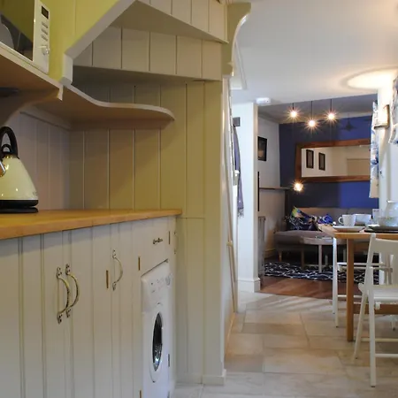 Courtyard Cottages Lymington, 2 Adults Only Exterior photo