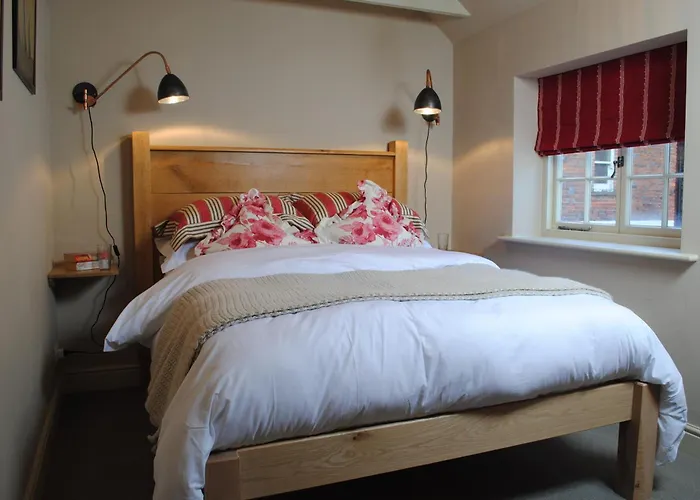 Courtyard Cottages Lymington, 2 Adults Only