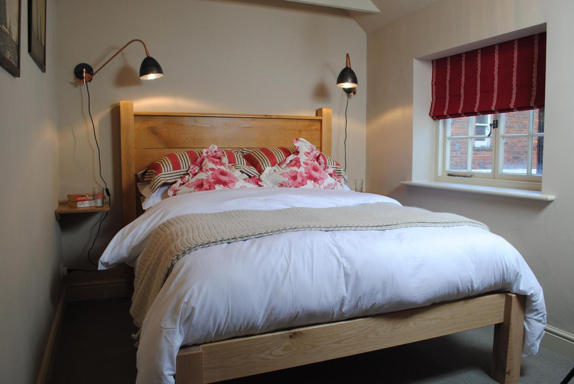 Courtyard Lymington, 2 Adults Only Holiday home *